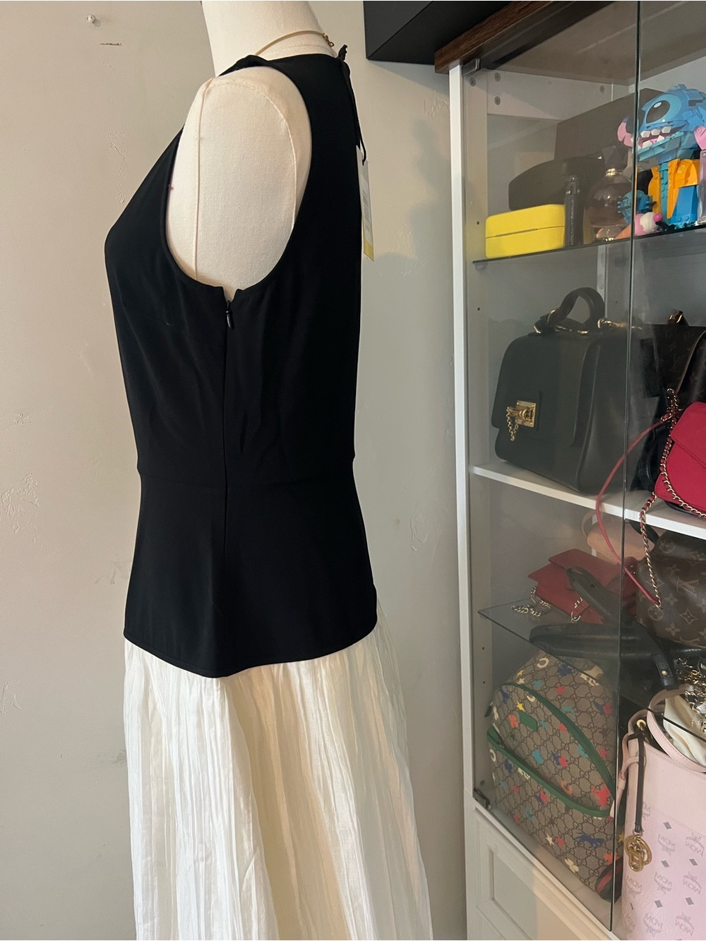 Kourt Black and white dress - Picture 9 of 9